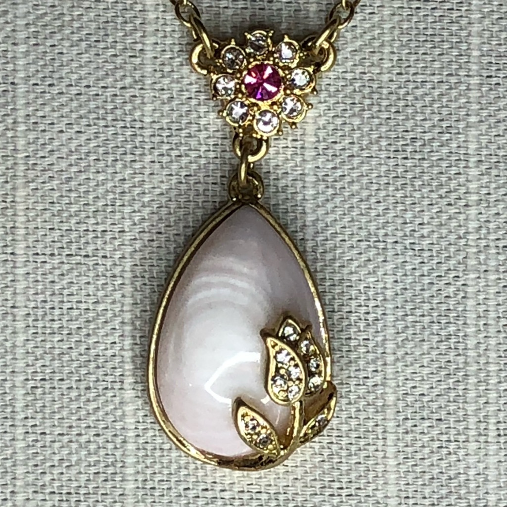 Carolee Blush Cameo Rose Necklace 20$